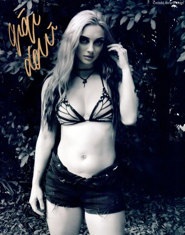 Gigi Dolin photo 4 of 1701
