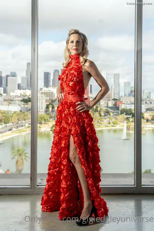 Gigi Edgley photo 17 of 47