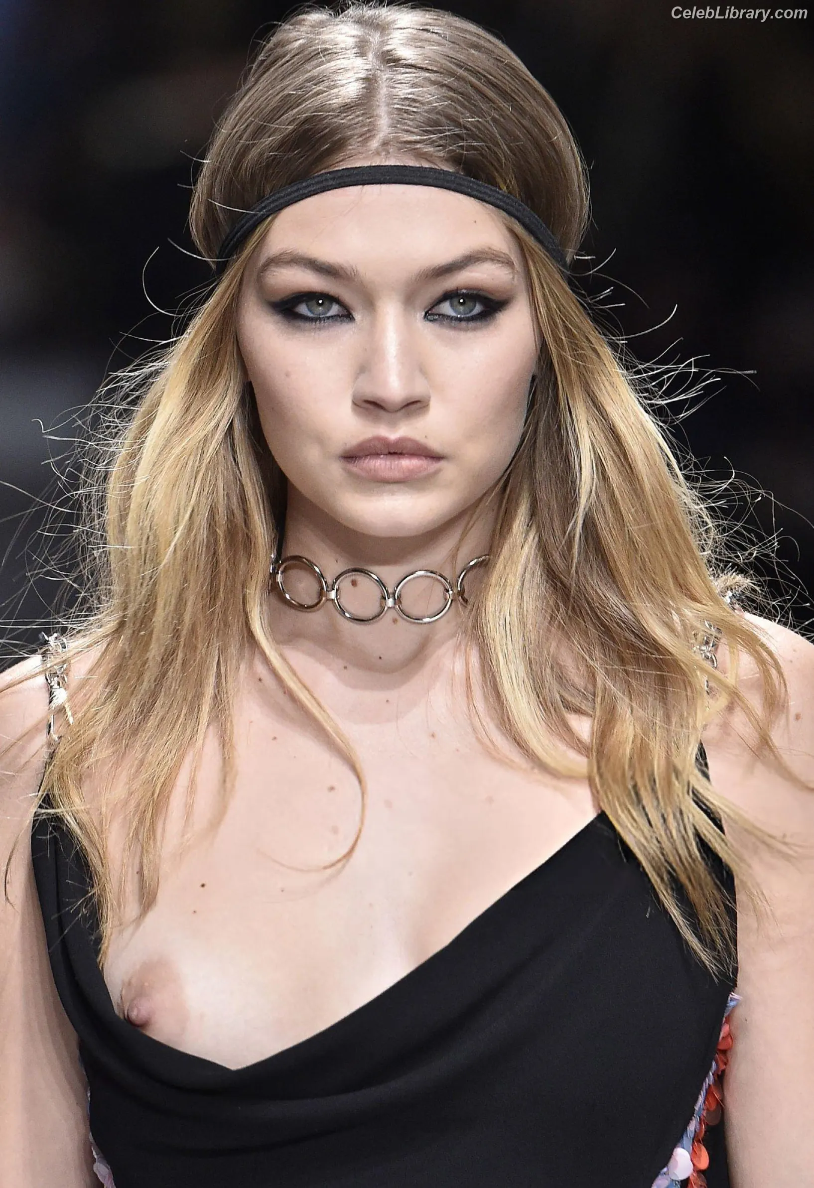 Gigi Hadid photo 15 of 762