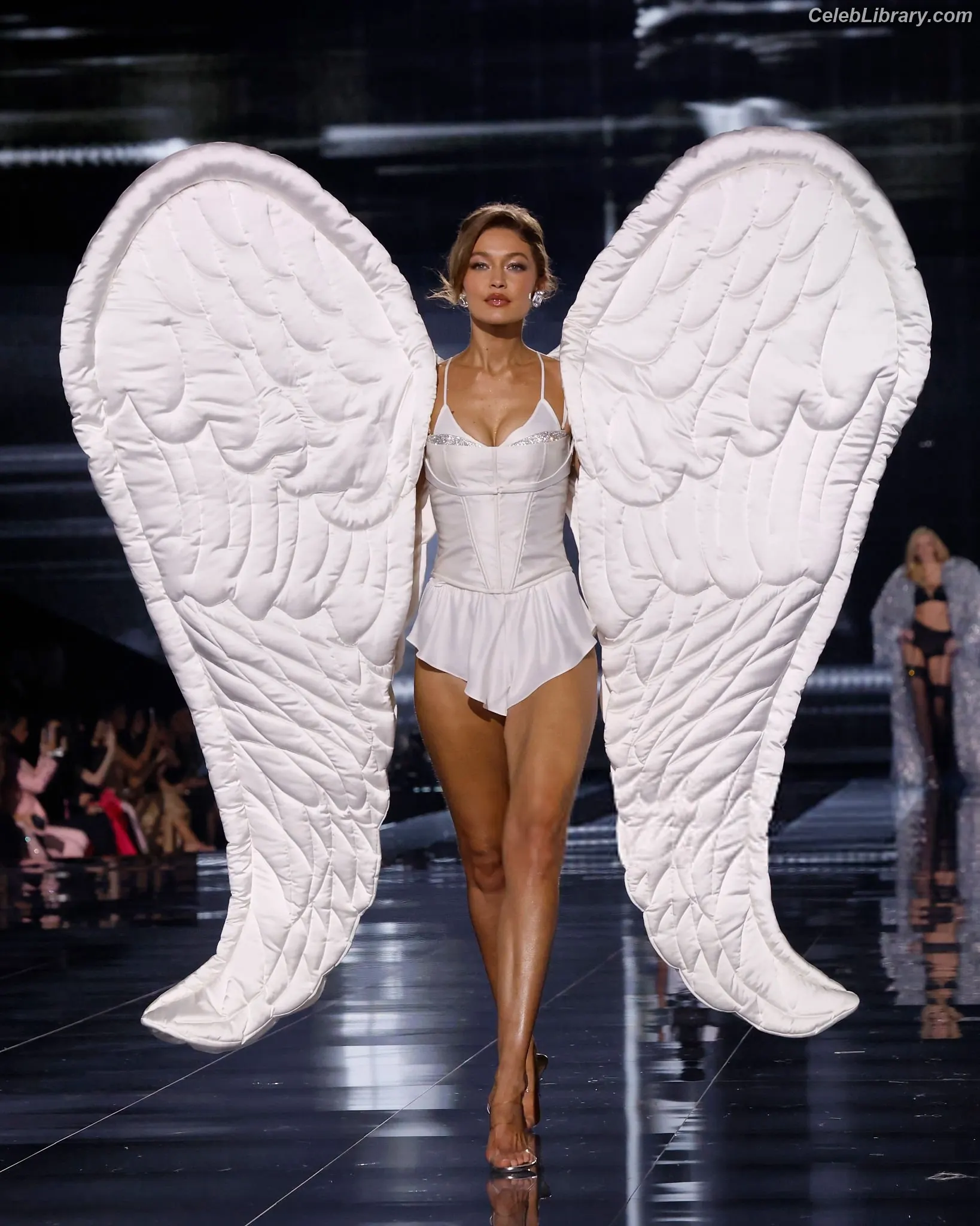Gigi Hadid photo 18 of 762