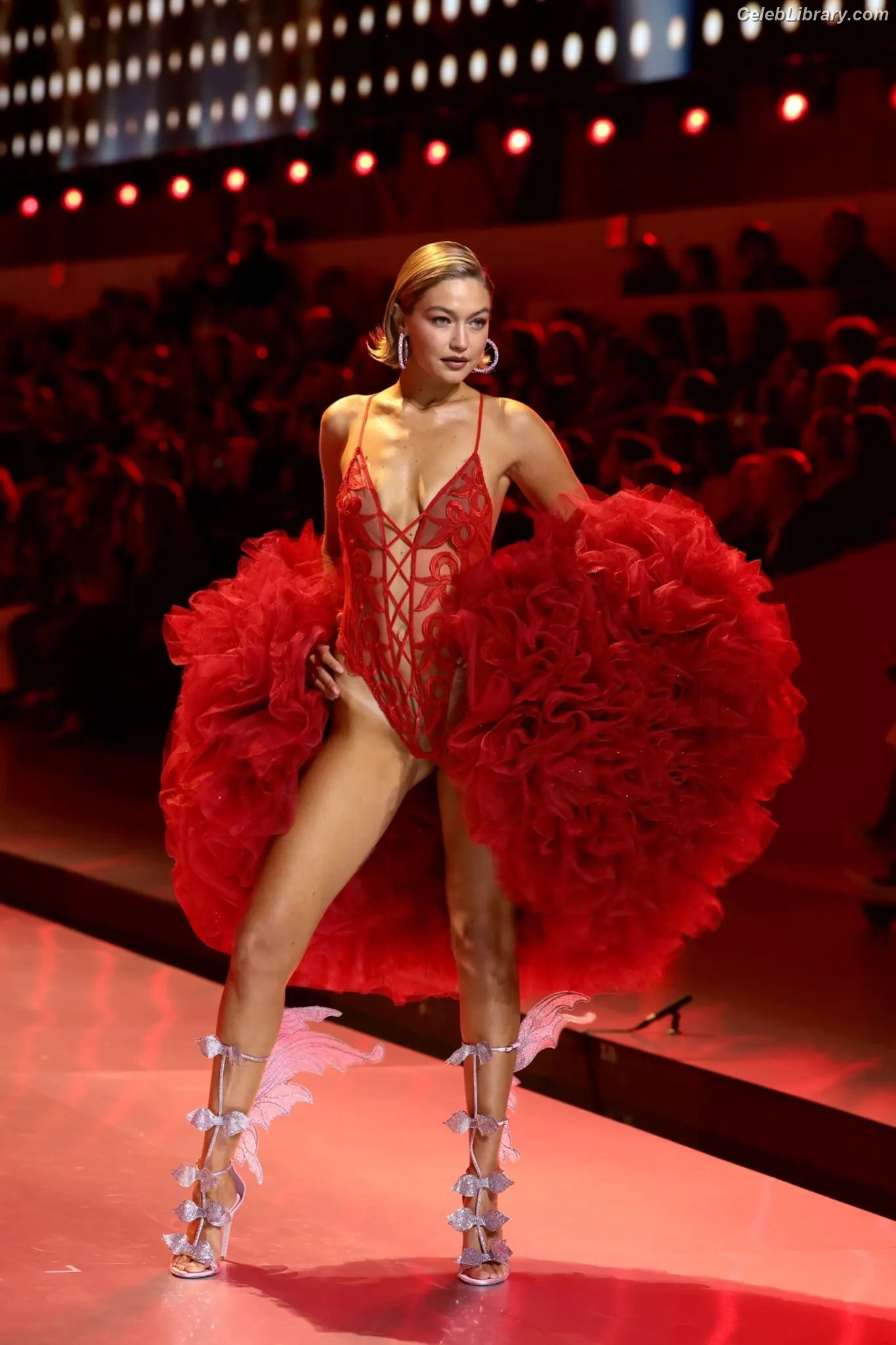 Gigi Hadid photo 15 of 762