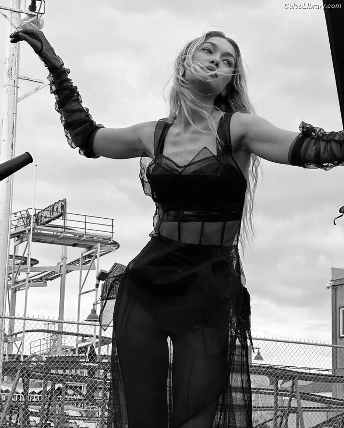 Gigi Hadid photo 9 of 762
