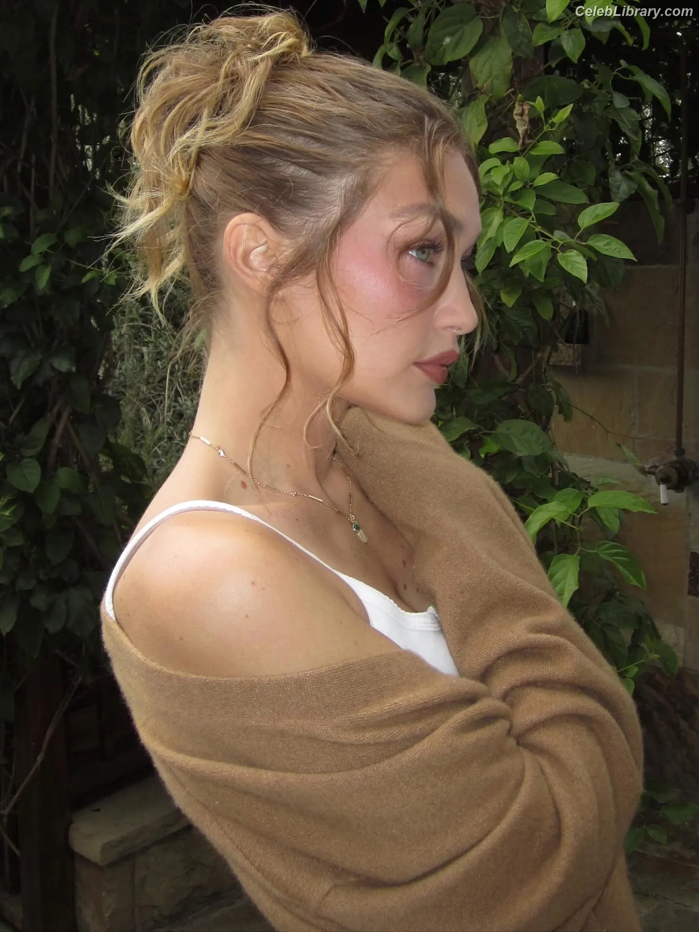 Gigi Hadid photo 23 of 762