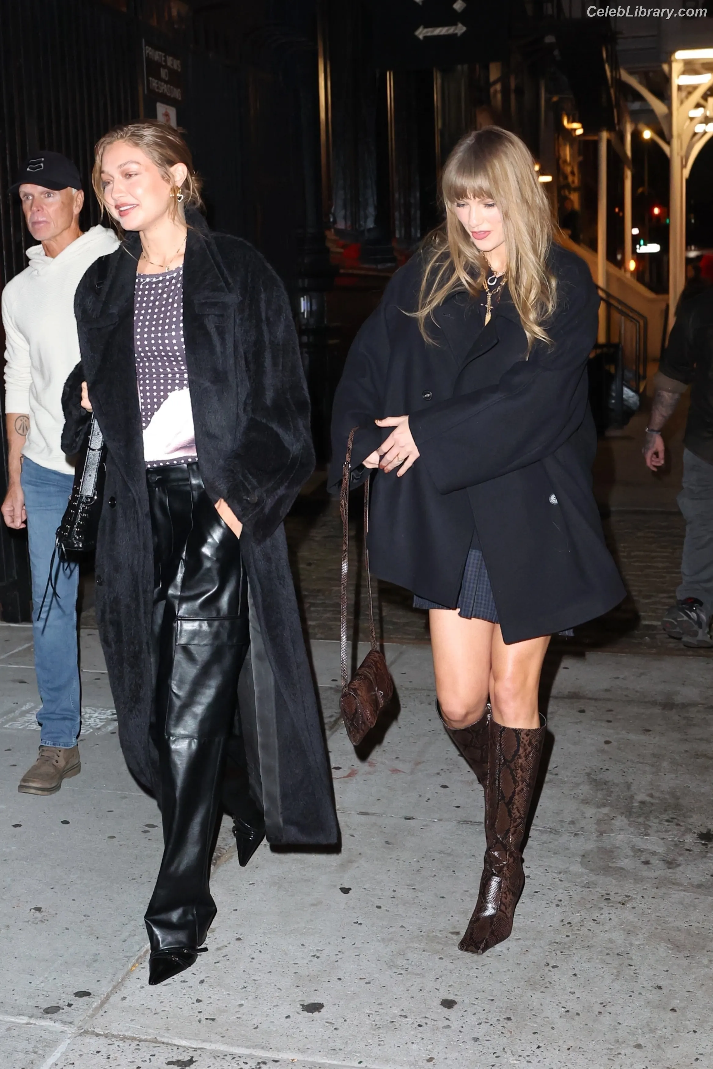 Gigi Hadid photo 17 of 762