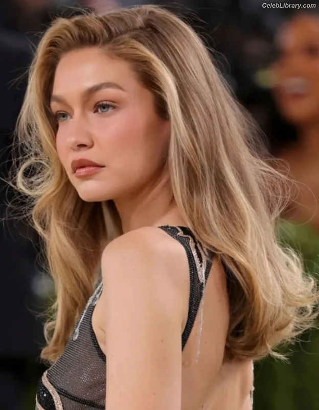 Gigi Hadid photo 1 of 763