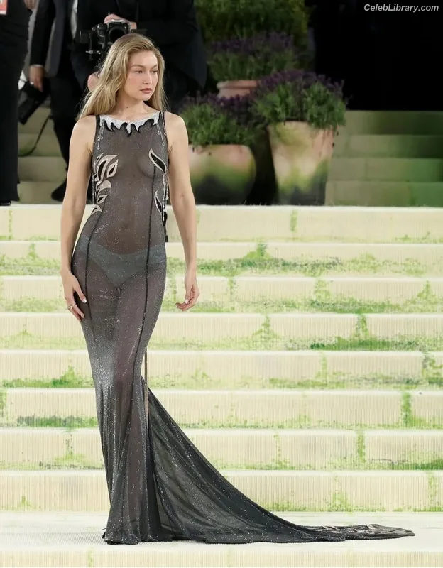 Gigi Hadid photo 8 of 763