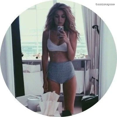 Gigi Hadid photo 17 of 763