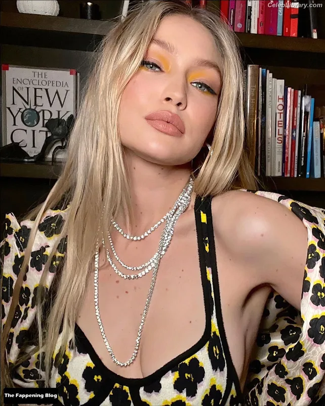 Gigi Hadid photo 12 of 763