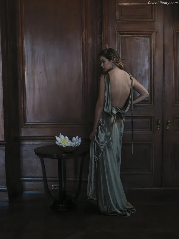 Gigi Hadid photo 14 of 763
