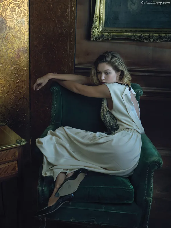 Gigi Hadid photo 17 of 763