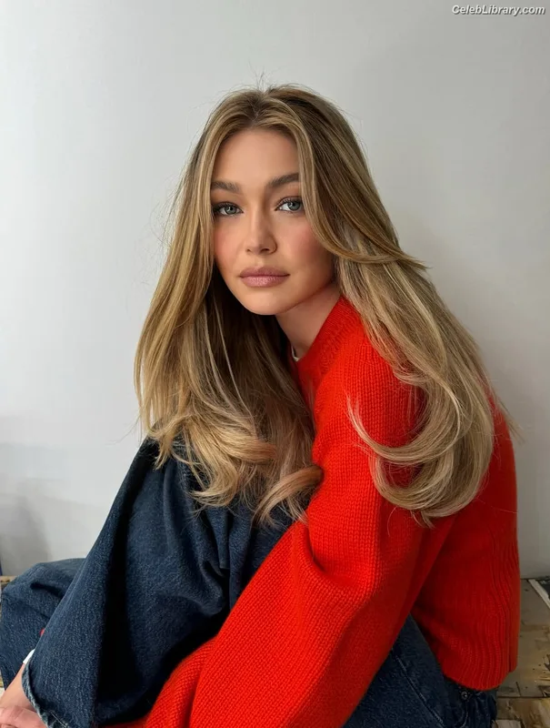 Gigi Hadid photo 11 of 763