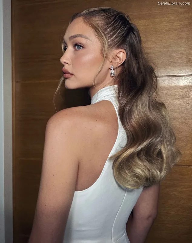 Gigi Hadid photo 14 of 763