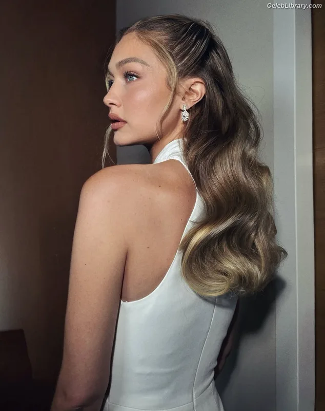 Gigi Hadid photo 15 of 763