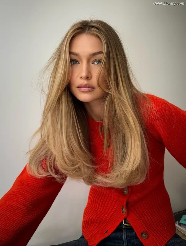 Gigi Hadid photo 16 of 763