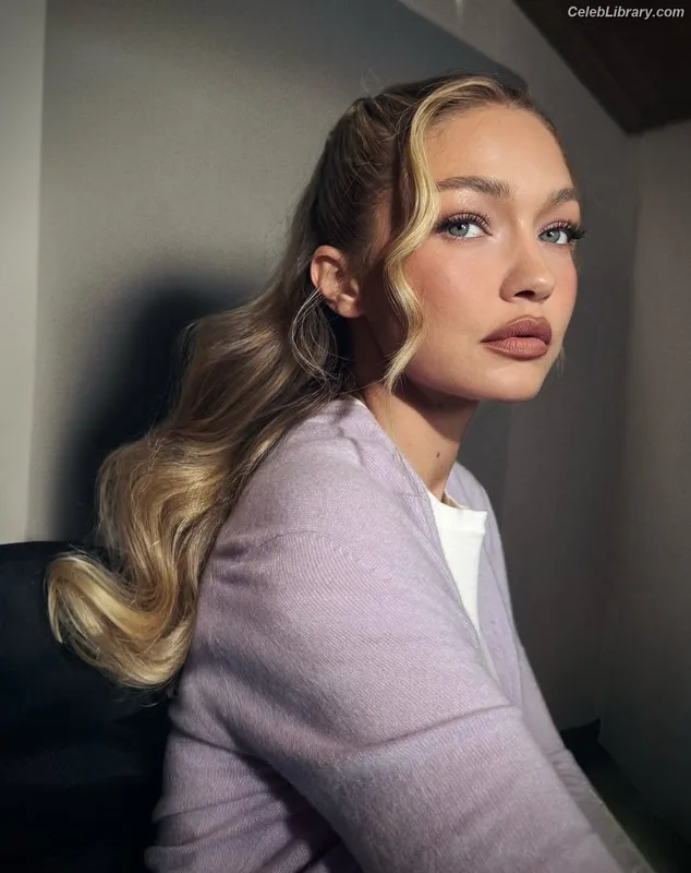 Gigi Hadid photo 18 of 763