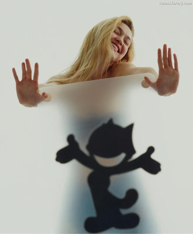 Gigi Hadid photo 11 of 763