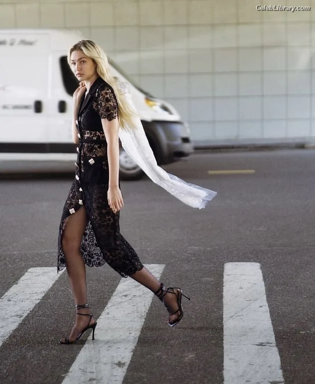 Gigi Hadid photo 14 of 763