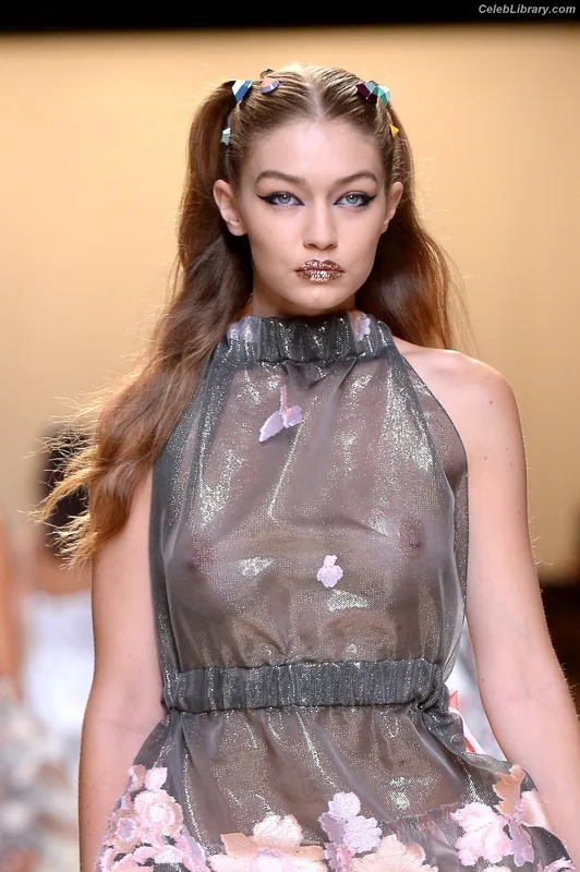 Gigi Hadid photo 7 of 763