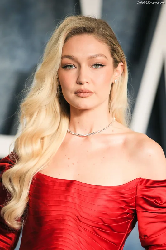 Gigi Hadid photo 11 of 763