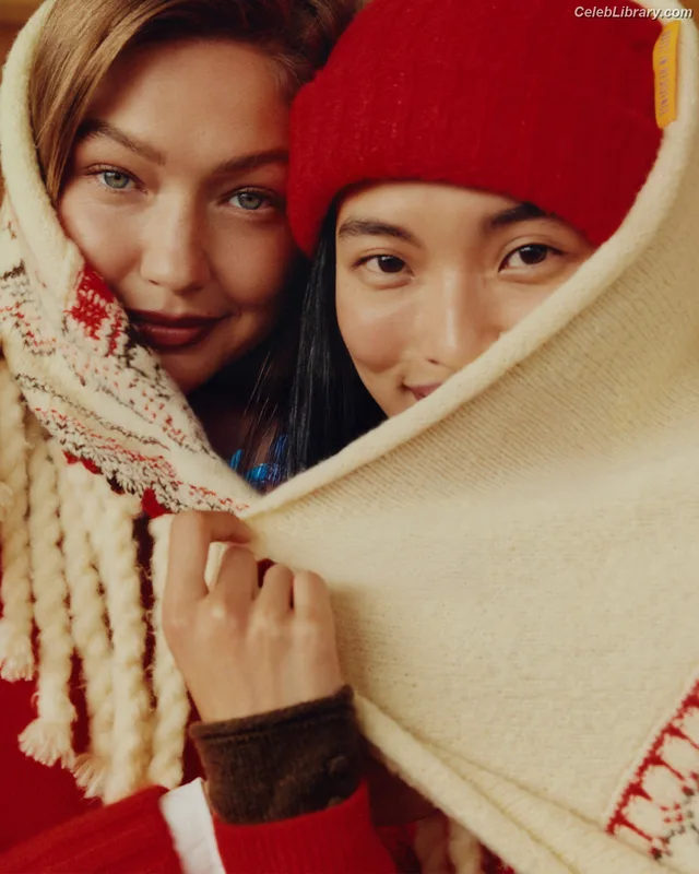 Gigi Hadid photo 9 of 763