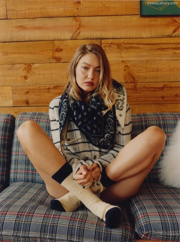 Gigi Hadid photo 12 of 763