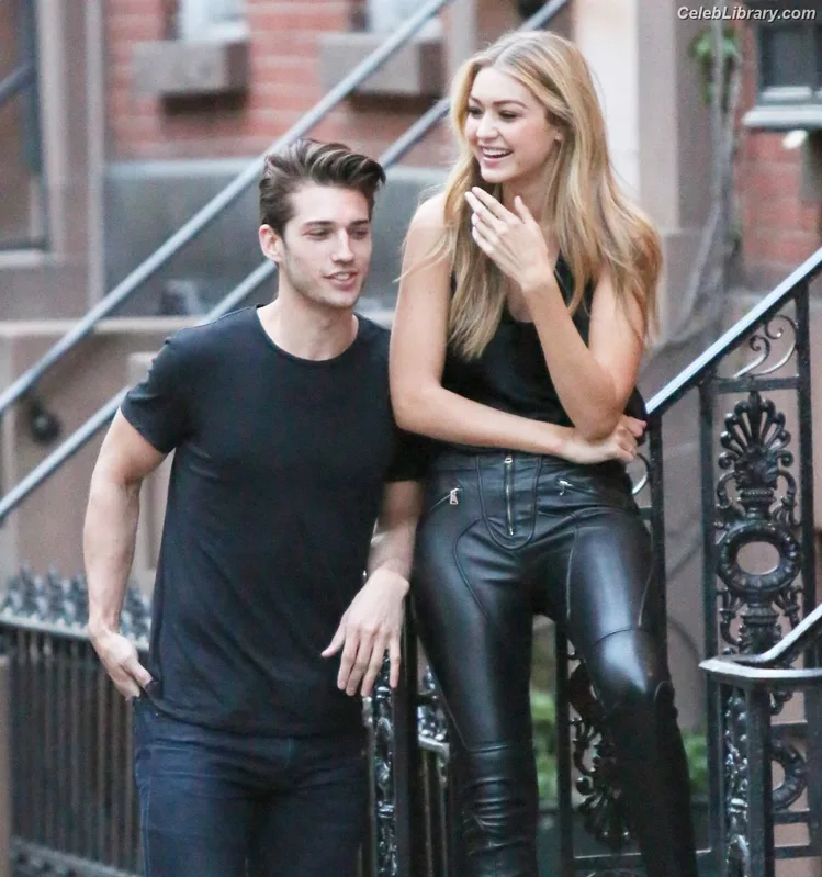 Gigi Hadid photo 16 of 763