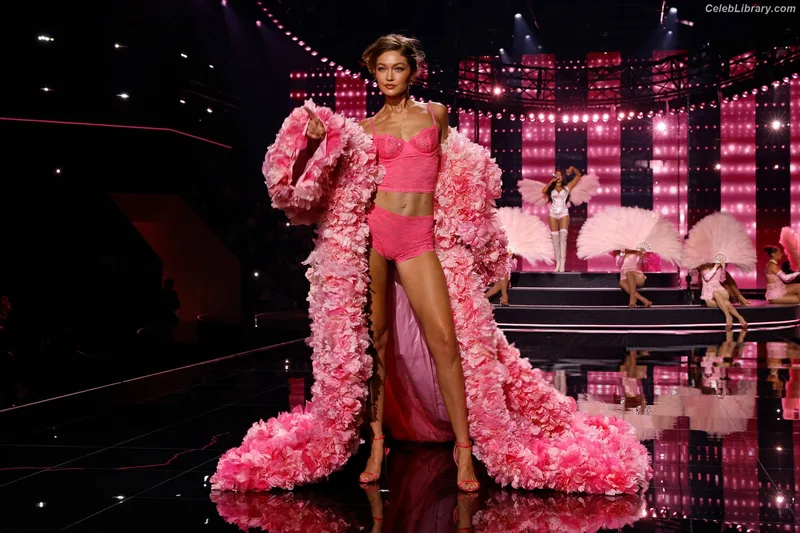 Gigi Hadid photo 10 of 763