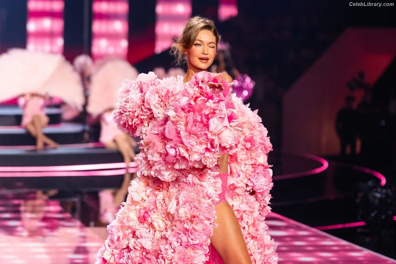 Gigi Hadid photo 18 of 763