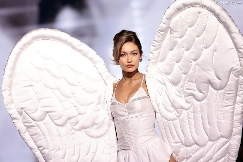 Gigi Hadid photo 23 of 763