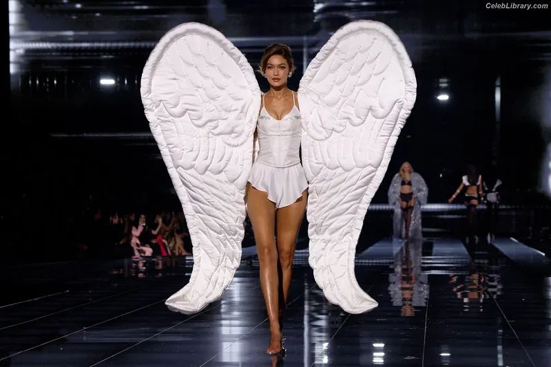 Gigi Hadid photo 4 of 763