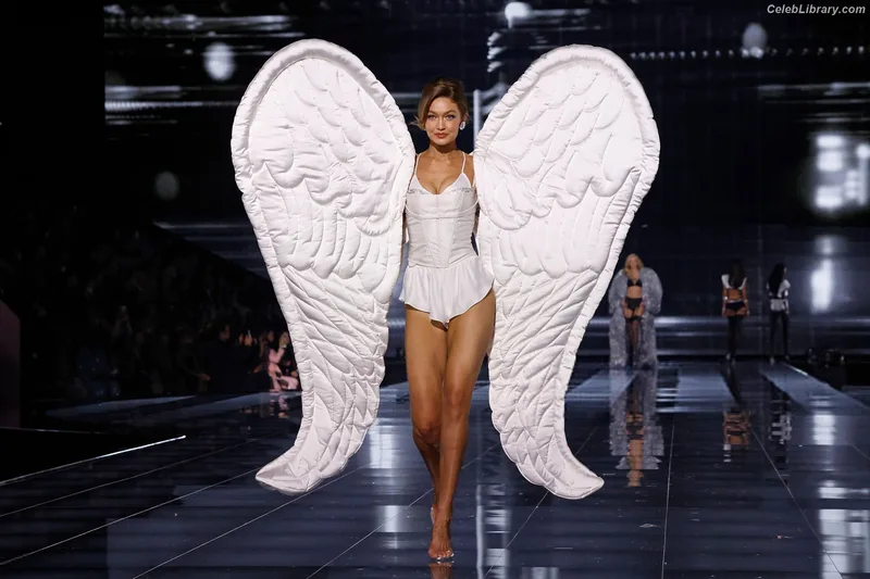 Gigi Hadid photo 7 of 763