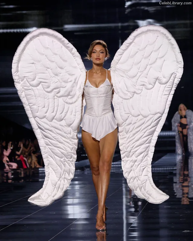 Gigi Hadid photo 18 of 763
