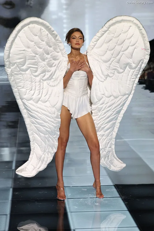 Gigi Hadid photo 24 of 763