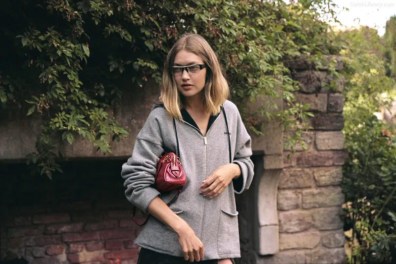 Gigi Hadid photo 5 of 763