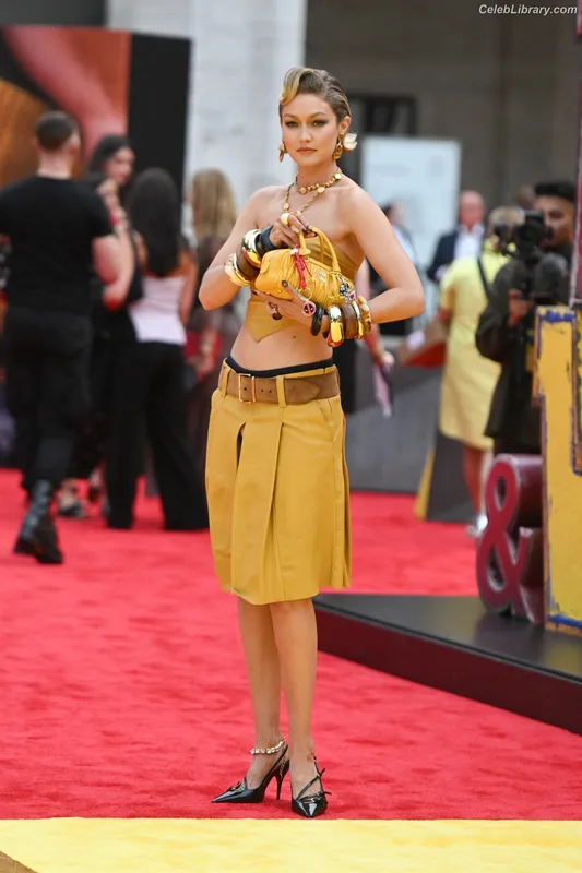 Gigi Hadid photo 13 of 763