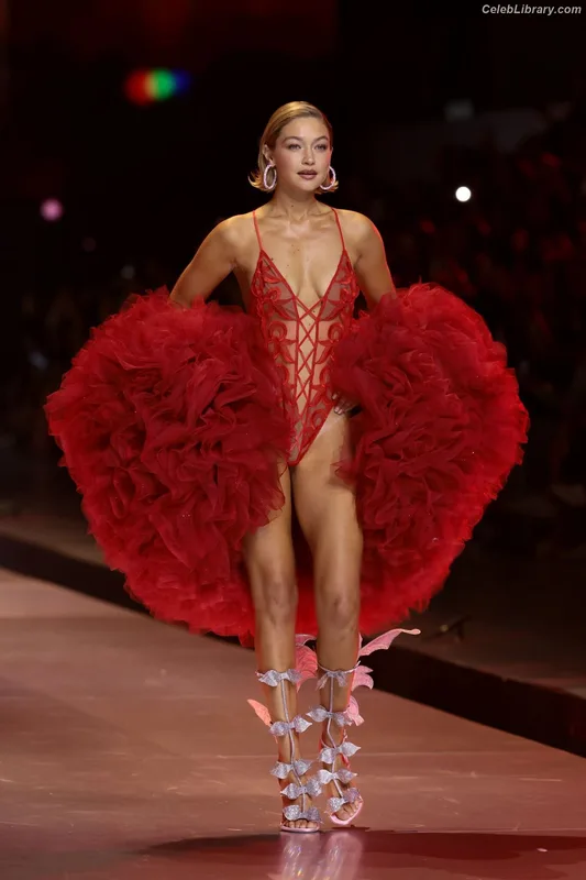 Gigi Hadid photo 13 of 763
