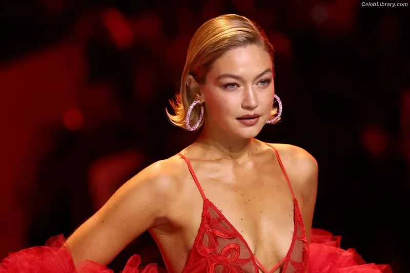 Gigi Hadid photo 16 of 763