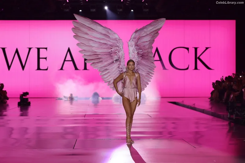 Gigi Hadid photo 18 of 763