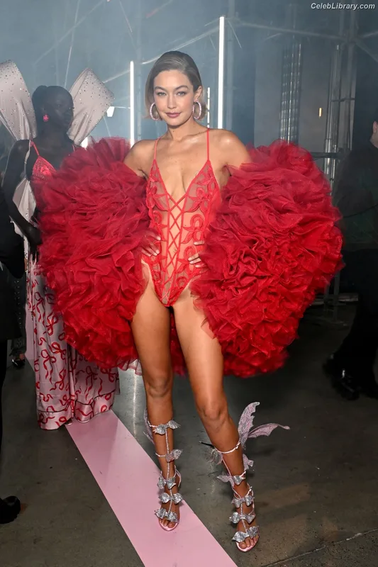 Gigi Hadid photo 20 of 763