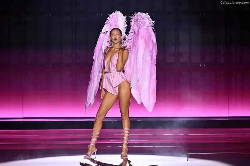 Gigi Hadid photo 11 of 763