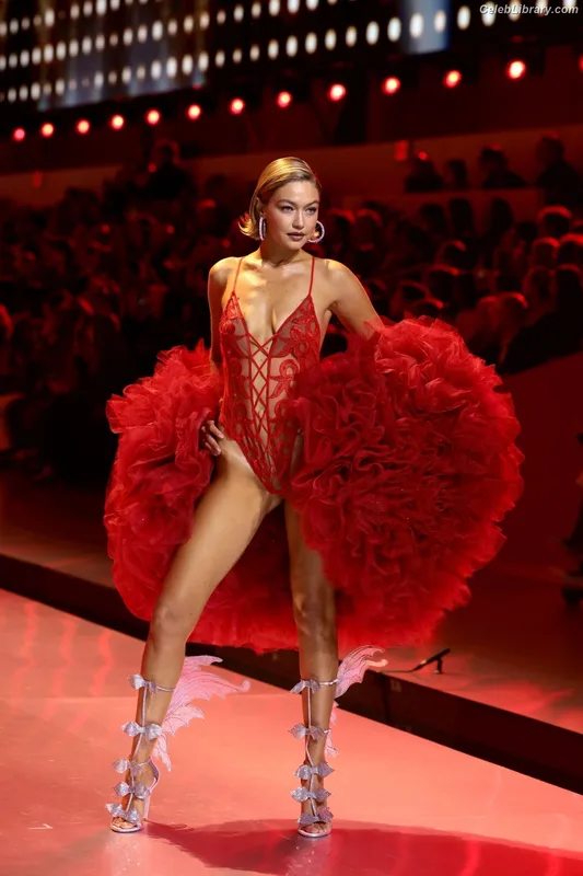 Gigi Hadid photo 15 of 763