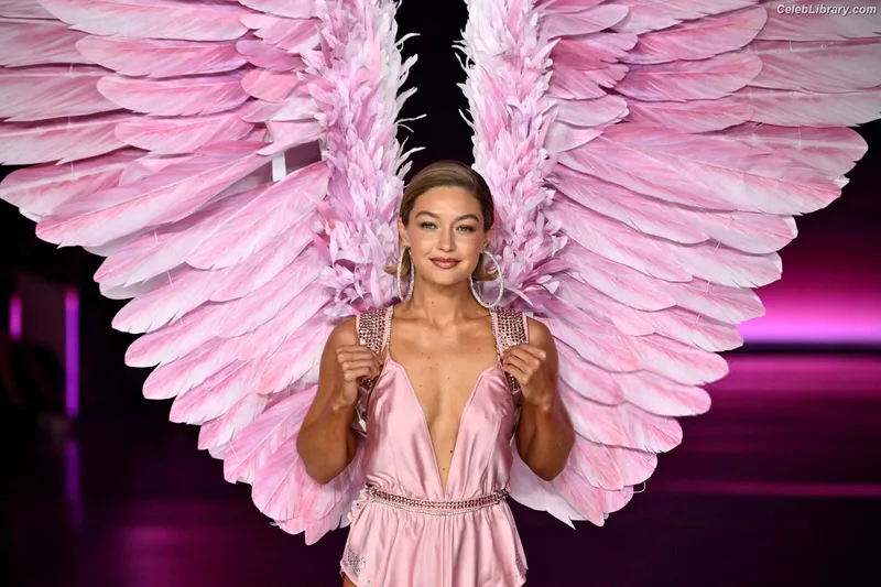 Gigi Hadid photo 18 of 763