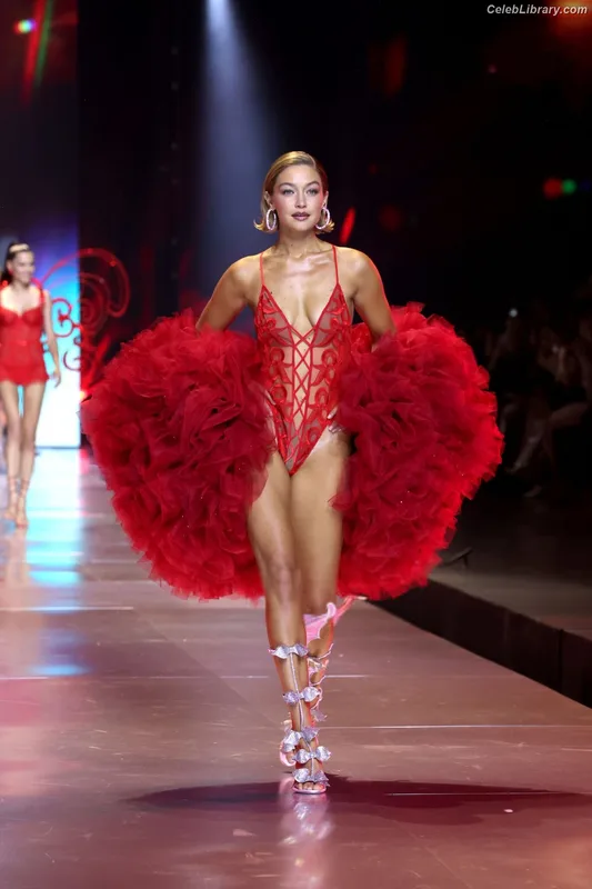 Gigi Hadid photo 6 of 763