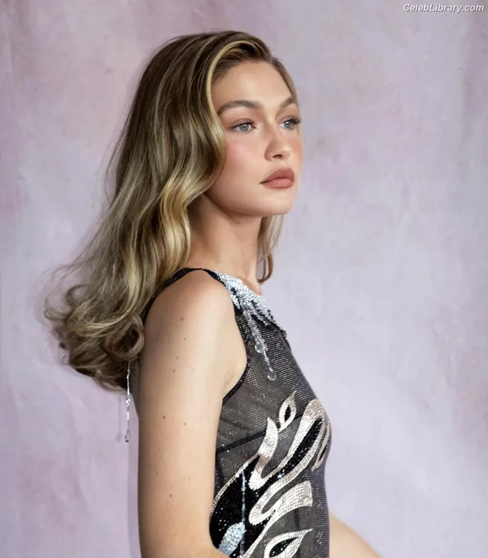 Gigi Hadid photo 11 of 763