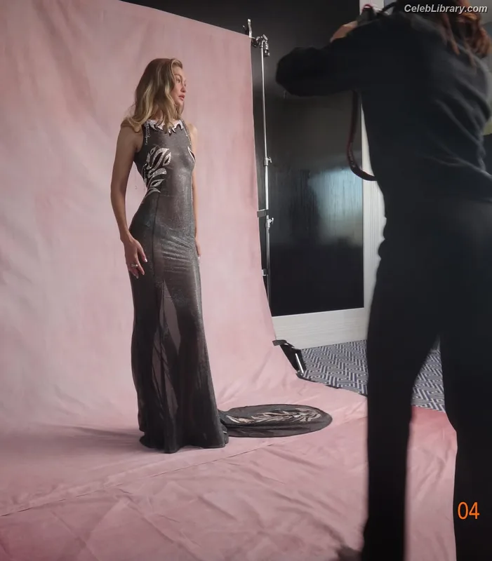 Gigi Hadid photo 18 of 763