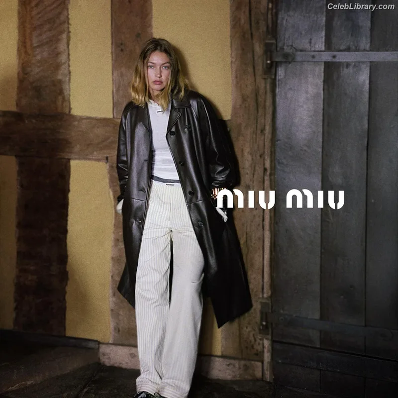 Gigi Hadid photo 3 of 763