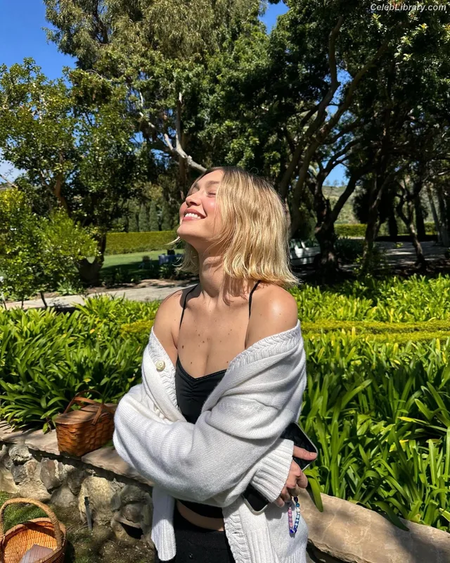 Gigi Hadid photo 8 of 763