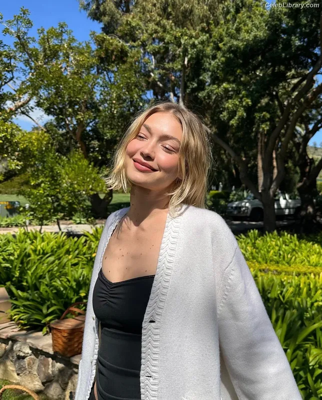 Gigi Hadid photo 10 of 763