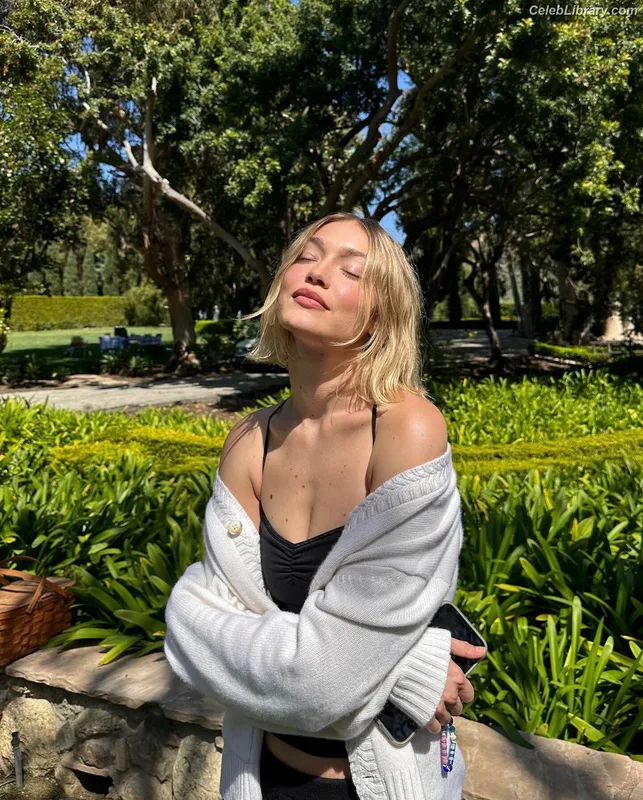 Gigi Hadid photo 11 of 763