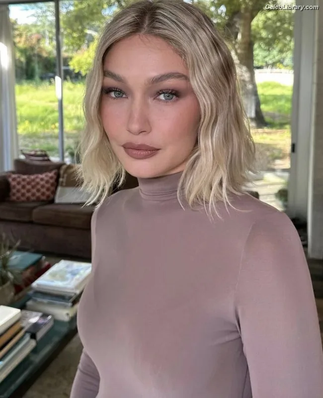 Gigi Hadid photo 13 of 763